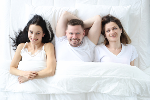 threesome dating